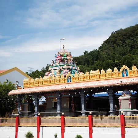 Хостел Motodorm Langkawi Куах Экстерьер фото